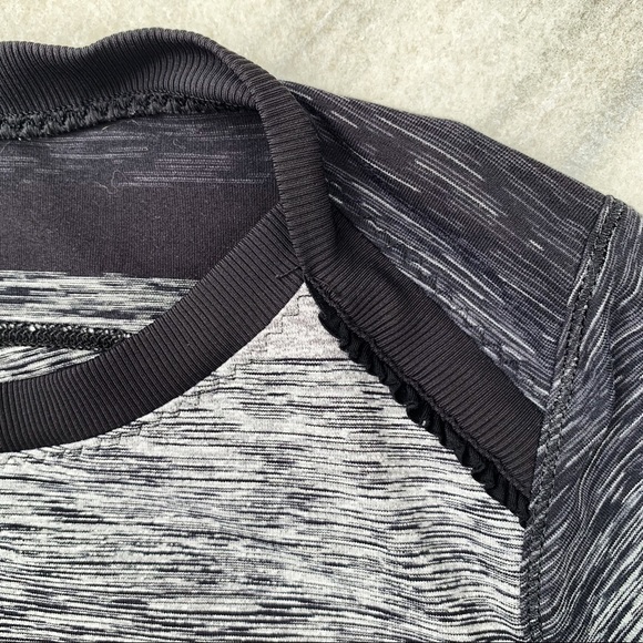 lululemon longleeve gray/black top - Picture 5 of 6